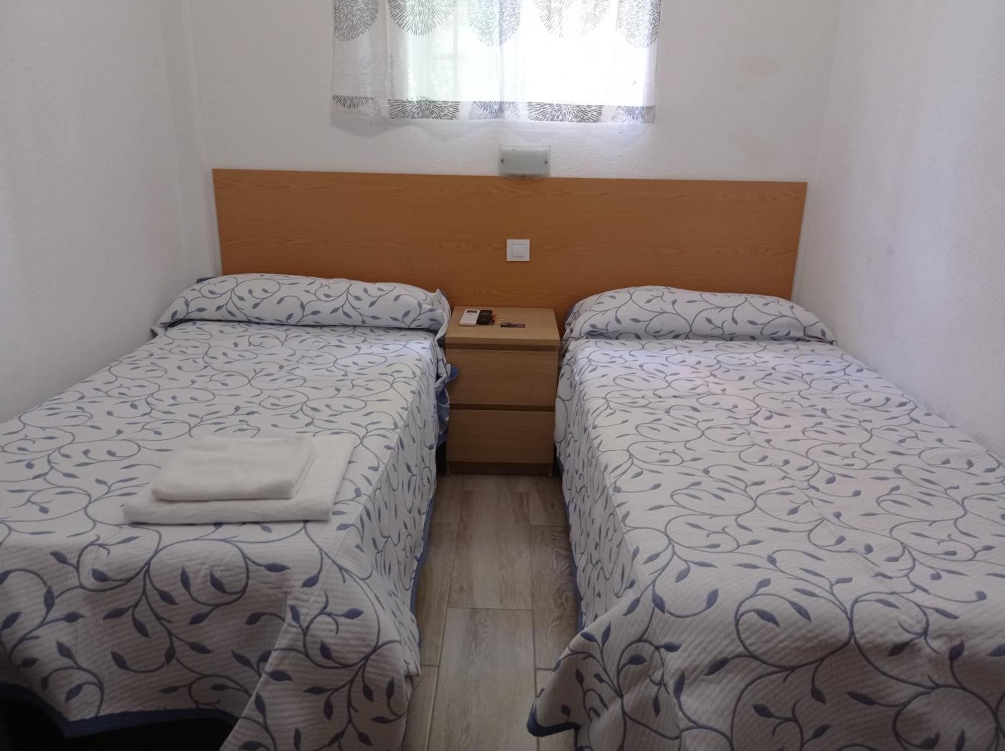 Hostal Cuatro Torres Madryt Zewnętrze zdjęcie